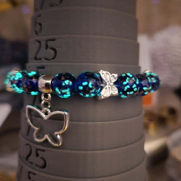 NWT Glow In The Dark Violet Firefly Glass Stretch Bracelet Silver Butterflies - Picture 8 of 8
